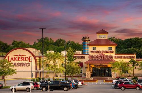 Osceola Resort | Lakeside Hotel Casino, a Travelodge by Wyndham