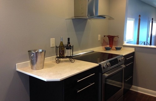 Lakewood House | Lakeside Luxury - Chic Apartment in Lakefront Home