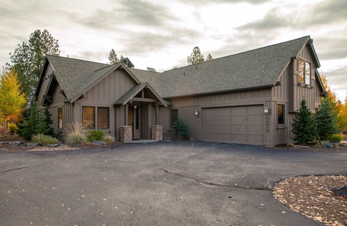 Sunriver Cabin | Lakeside Luxury Home with Access to Exclusive Golf