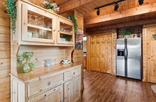 Eureka Cabin | Lakeside Retreat in Eureka!