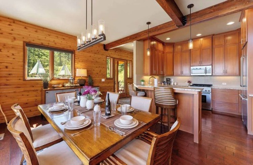 Chelan House | Lakeside retreat with panoramic views