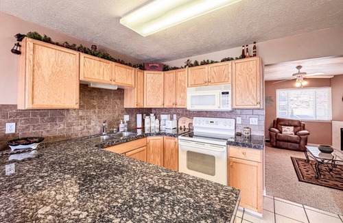 Harbor Village Condo | Lakeview Condo 871 #3