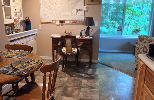Onekama Apartment | Lakeview Hideaway