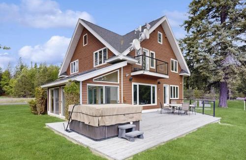 Sandpoint House | Lakeview Home with new hot tub - Sleeps 10