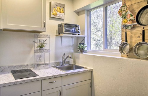 Nine Mile Falls Apartment | Lakeview Lodge w/Spacious Yard: Families Welcome