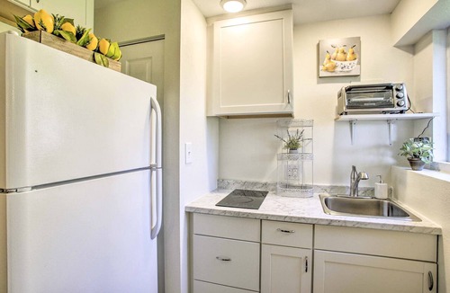 Nine Mile Falls Apartment | Lakeview Lodge w/Spacious Yard: Families Welcome