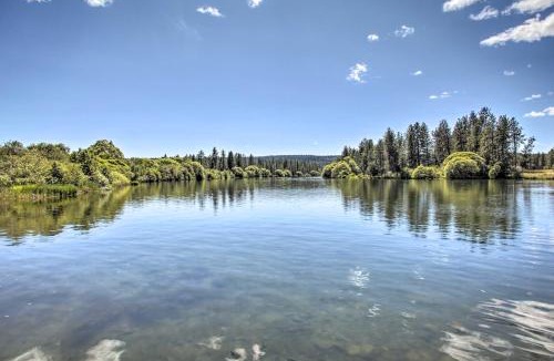Nine Mile Falls Apartment | Lakeview Lodge w/Spacious Yard: Families Welcome