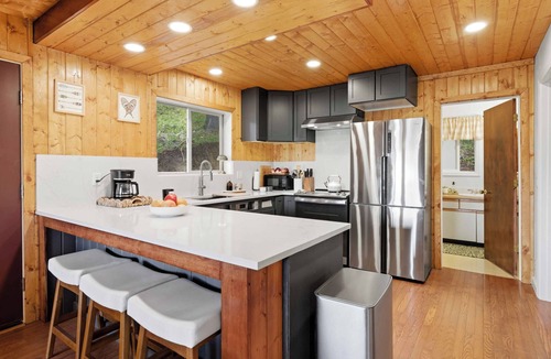 Mountain Home Cabin | Lakeview Log Cabin | Walk to Beach | Fire Pit + More