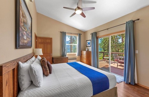 Bayview House | Lakeview Mountaintop Retreat in Bayview