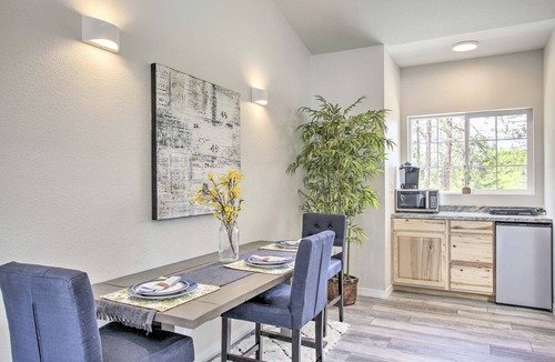 Nine Mile Falls Apartment | Lakeview Retreat w/Fireplace, Spa Tub & Balcony