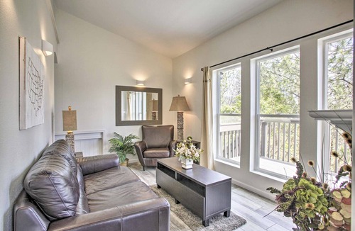 Nine Mile Falls Apartment | Lakeview Retreat w/Fireplace, Spa Tub & Balcony