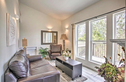 Nine Mile Falls Apartment | Lakeview Retreat w/Fireplace, Spa Tub & Balcony