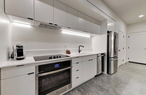 Sugar House Apartment | Landing | Amazing Studio, Gym, Game Room
