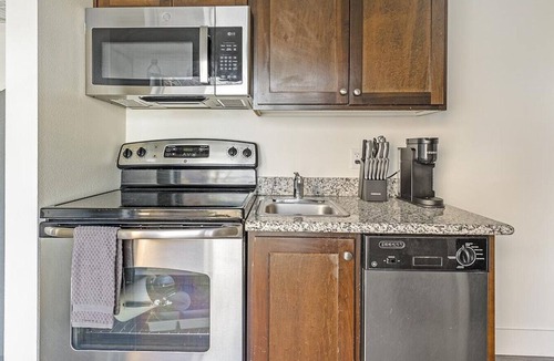 Pearl District Apartment | Landing at Pearl Studios - Studio in Northwest Portland