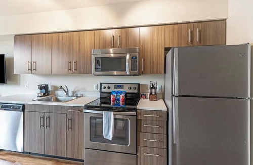 New Tacoma Apartment | Landing at The Henry - Studio in New Tacoma