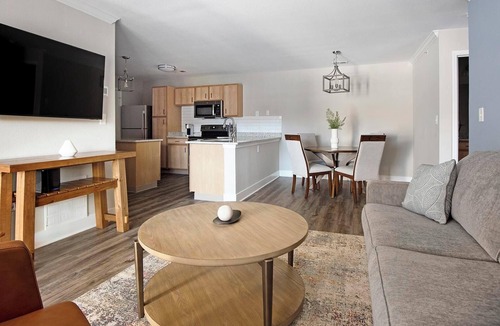 Eureka Apartment | Landing | Beautiful 2BD, Gym, Pool