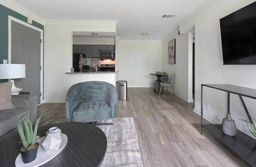 Green Hills Apartment | Landing | Chic 1BD, Courtyard, Gym