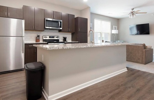 Chesterfield Apartment | Landing | Chic 1BD, Gym, Courtyard