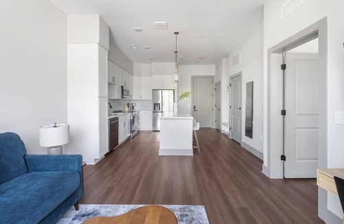 Edgehill Apartment | Landing | Chic 1BD, Gym, Courtyard