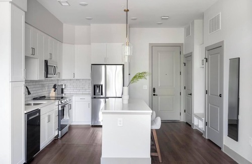 Edgehill Apartment | Landing | Chic 1BD, Gym, Courtyard