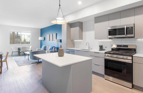 Rhodes Ranch Apartment | Landing | Chic 1BD, Courtyard, Pool