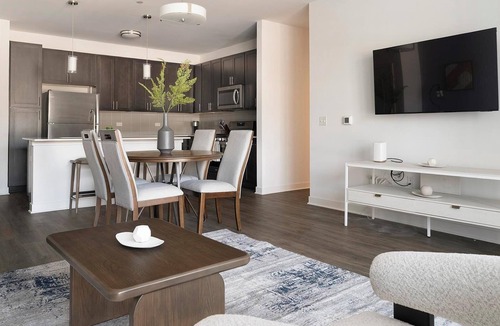 Schaumburg Apartment | Landing | Chic 2BD, Gym, Clubhouse