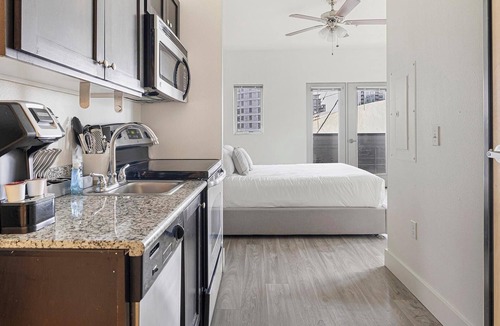 Pearl District Apartment | Landing | Chic Studio, Gym, Courtyard