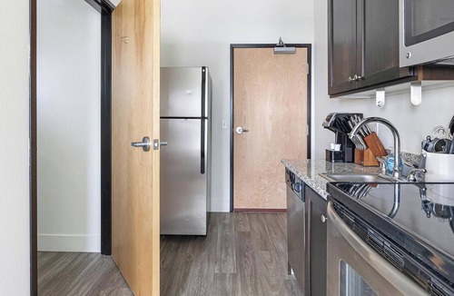 Pearl District Apartment | Landing | Chic Studio, Gym, Courtyard