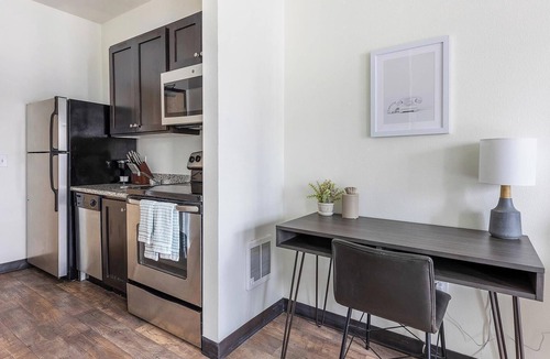 Pearl District Apartment | Landing | Chic Studio, Gym, Courtyard