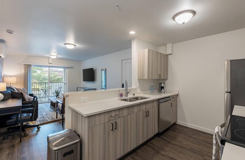 South Richland Apartment | Landing | Modern 1BD, Clubhouse, Gym
