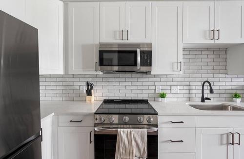 Edgehill Apartment | Landing | Modern 1BD, Courtyard, Yoga Studio