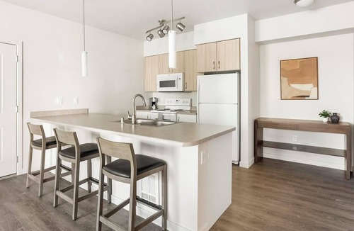 Smokey Point Apartment | Landing | Modern 1BD, Pool, Gym