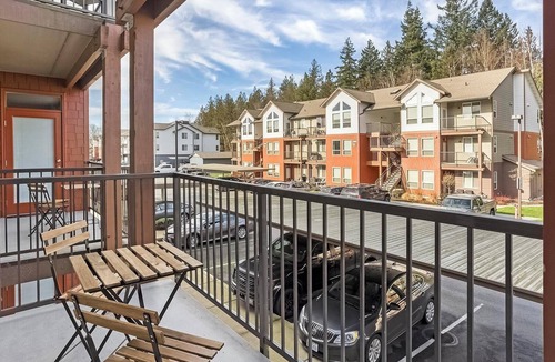 Smokey Point Apartment | Landing | Modern 1BD, Pool, Gym