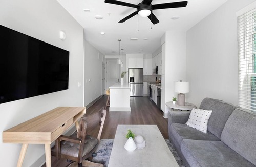 Edgehill Apartment | Landing | Modern 1BD, Yoga Studio, Courtyard