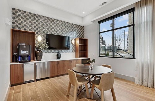 Edgehill Apartment | Landing | Modern Studio, Yoga Studio, Courtyard
