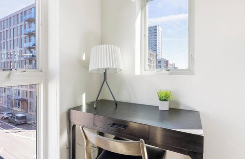 Pearl District Apartment | Landing | Modern Studio, Gym, Courtyard