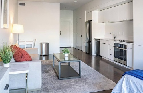 Sugar House Apartment | Landing | Modern Studio, Rooftop Lounge, Gym