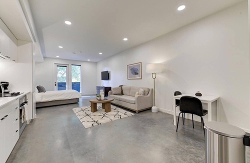 Sugar House Apartment | Landing | Modern Studio, Gym, Rooftop Lounge