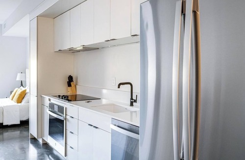Sugar House Apartment | Landing | Spectacular Studio, Gym, Rooftop Lounge