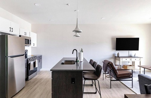 People's Freeway Apartment | Landing | Spectacular 1BD, Gym, Pool