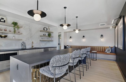 People's Freeway Apartment | Landing | Spectacular 1BD, Gym, Pool