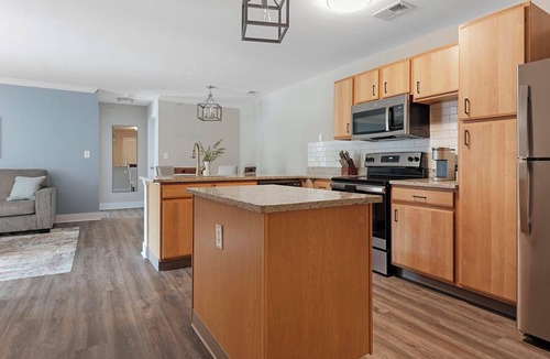 Eureka Apartment | Landing | Spectacular 2BD, Pool, Clubhouse