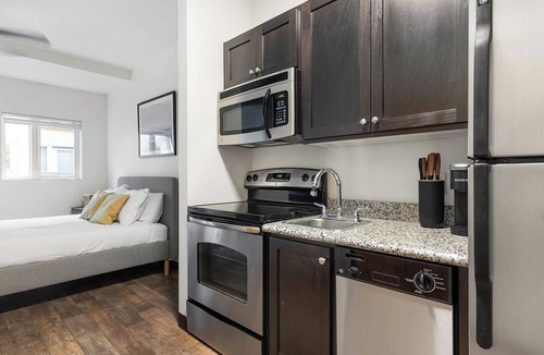 Pearl District Apartment | Landing | Spectacular Studio, Courtyard, Gym