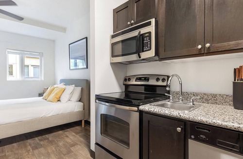 Pearl District Apartment | Landing | Spectacular Studio, Courtyard, Gym