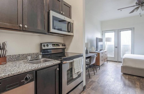 Pearl District Apartment | Landing | Spectacular Studio, Courtyard, Gym