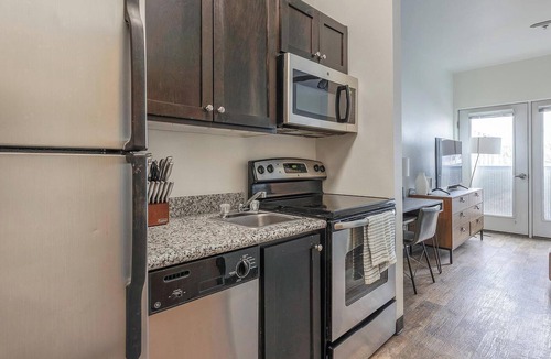 Pearl District Apartment | Landing | Spectacular Studio, Courtyard, Gym