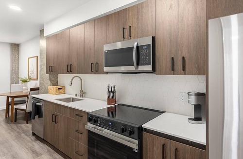 Crown Hill Apartment | Landing | Stunning 1BD, Gym