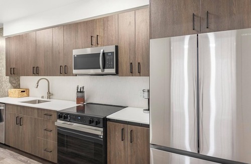 Crown Hill Apartment | Landing | Stunning 1BD, Gym