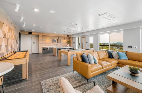 Crown Hill Apartment | Landing | Stunning 1BD, Gym