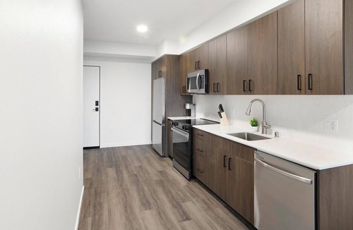 Crown Hill Apartment | Landing | Stunning 1BD, Gym